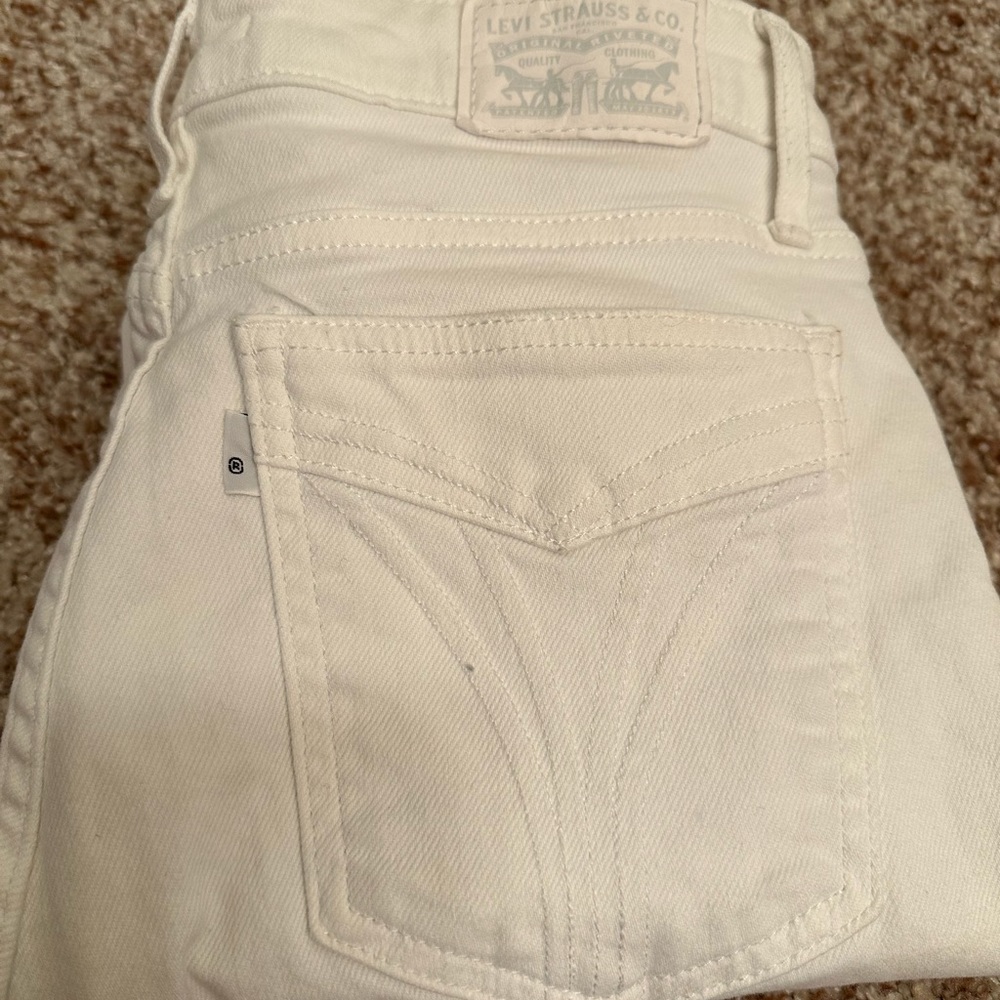 White distressed high rise skinny jeans. Size 30.